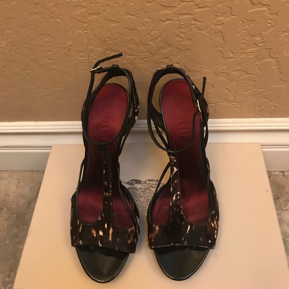 Burberry heels in very good condition. - Picture 4 of 4